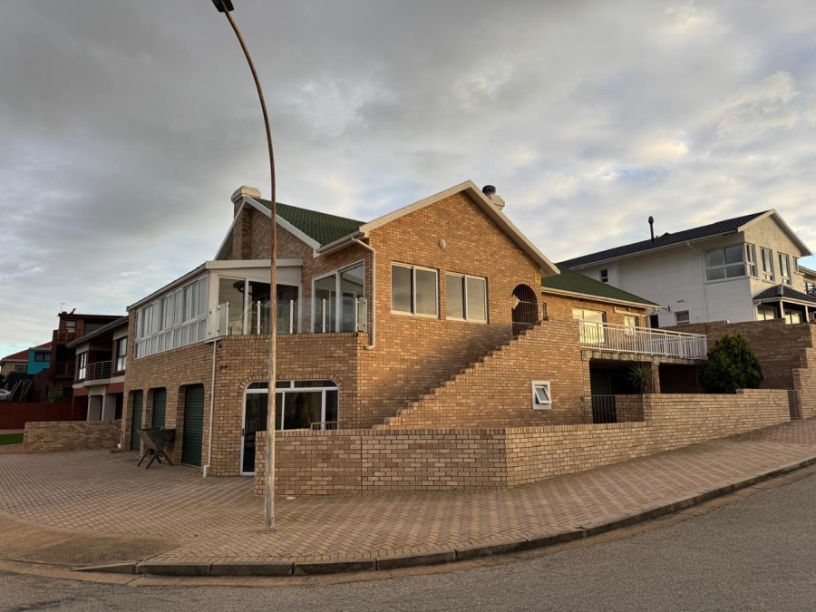 6 Bedroom Property for Sale in Aston Bay Eastern Cape